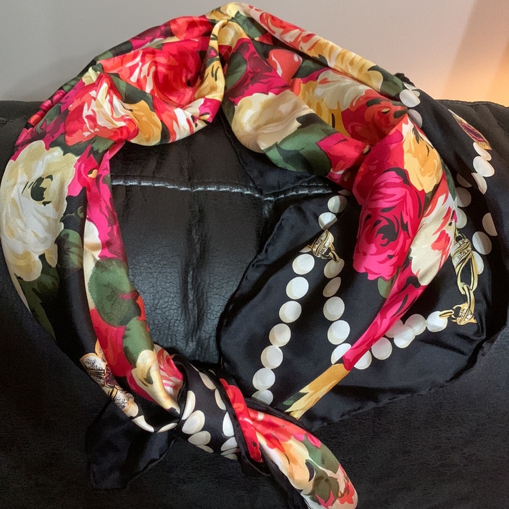 Gorgeous Floral & Pearl design silk scarf, 33”sq - Picture 2 of 5